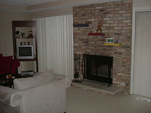Living Room, View 2