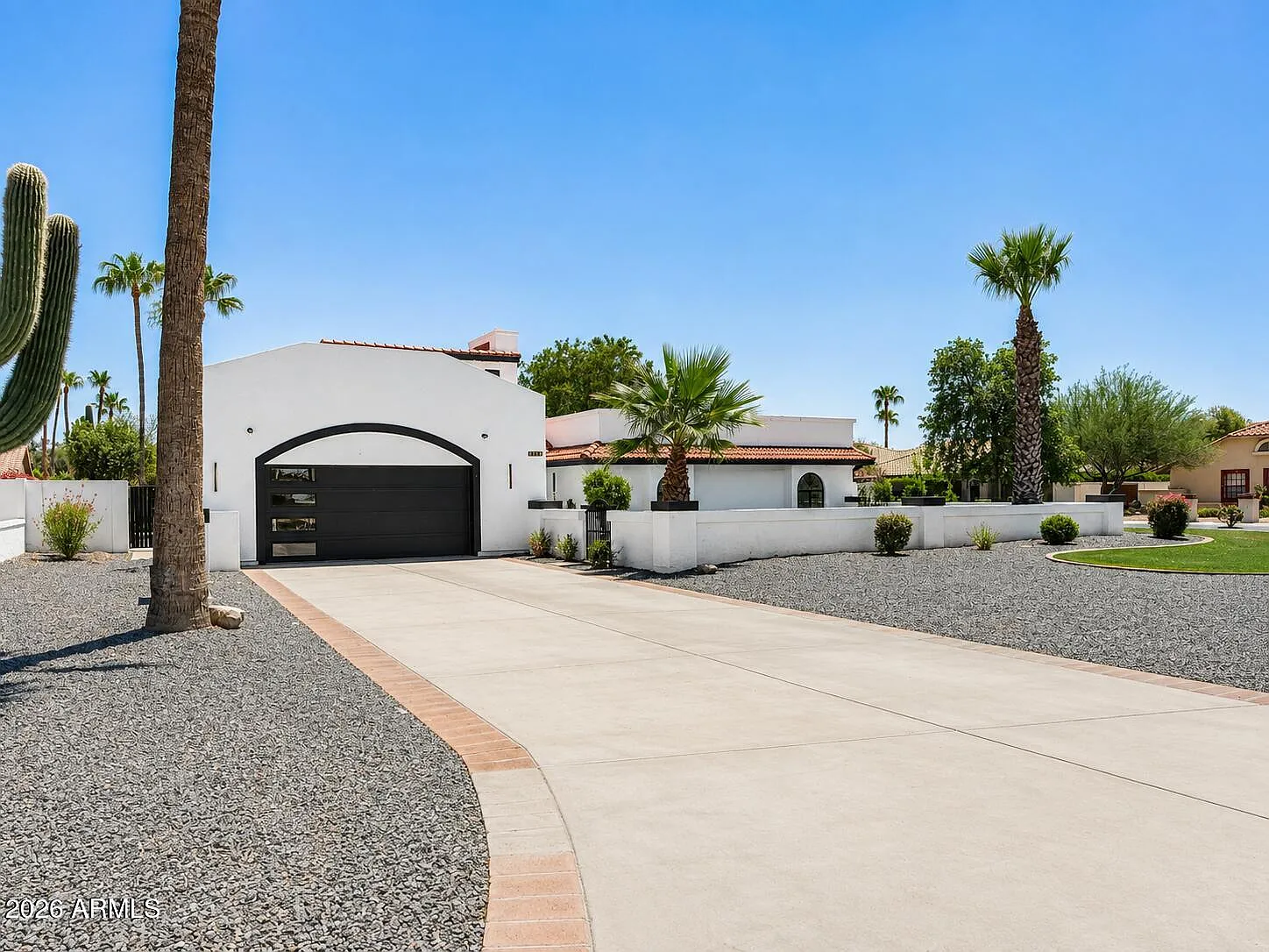 4 bed, 2.0 bath, 2570 sqft, $4,650 — Photo 2