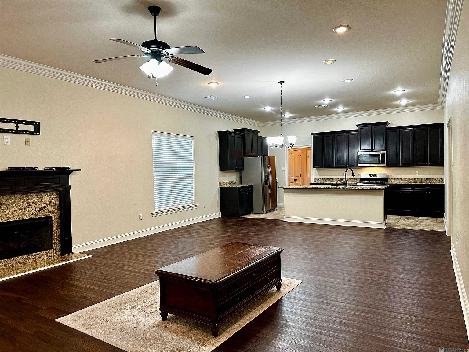3 bed, 2139 sqft, $2,350 — Photo 2