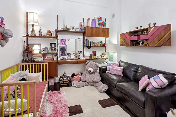 Sold by Sotheby's International Realty | media 8