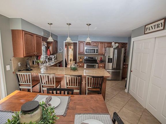 3rd image of 508 N Highland Dr