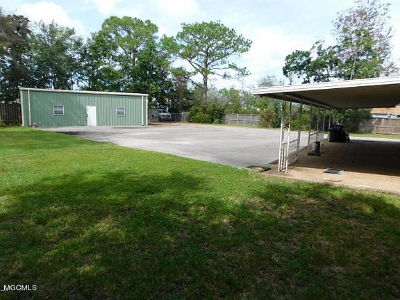 2nd image of 21 Davis Bayou Cres