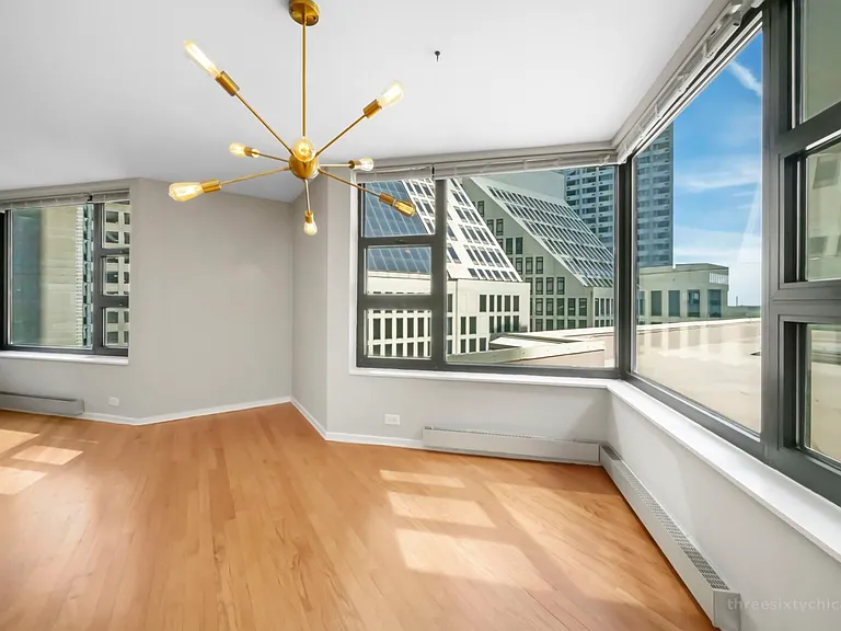 401 E Ontario St #409 — Photo 4
