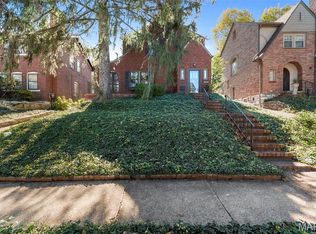 7430 University Dr, Saint Louis, MO 63130