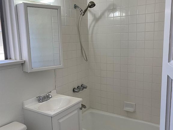 3rd image of 4733 Clark Ave