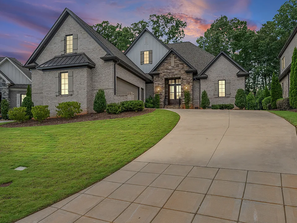 124 Chestnut Pond Ln