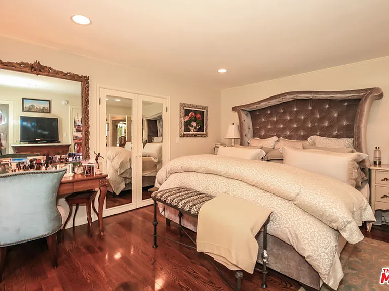 1367 N Beverly Dr — Photo 24