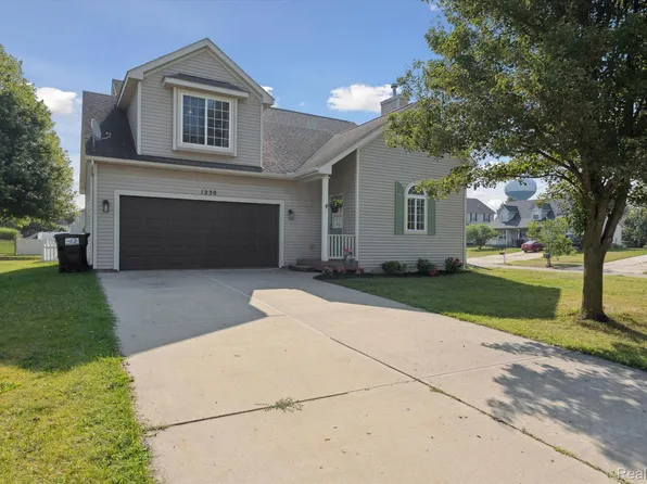 1230 Ashwood Ln, Howell, MI 48843