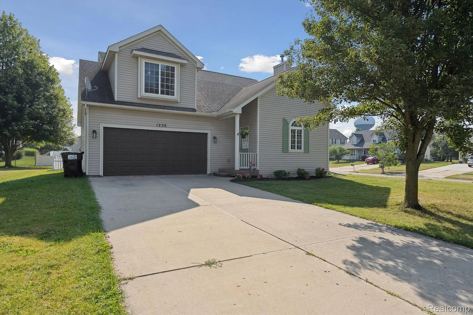 1230 Ashwood Ln photo 1