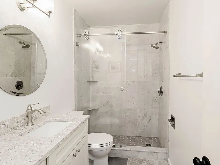 976 Sutton Ct — Photo 10