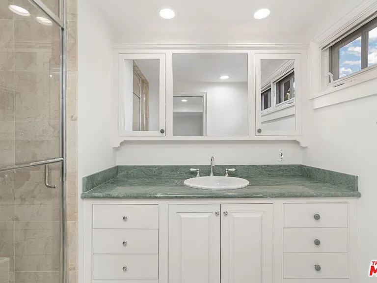 5360 Bothwell Rd — Photo 21