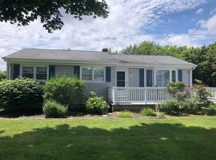 72 Stage Coach Rd, Portsmouth, RI 02871