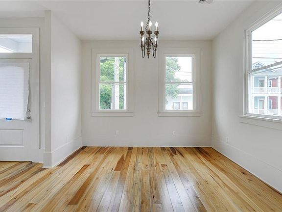 4th image of 907 Elmira Ave