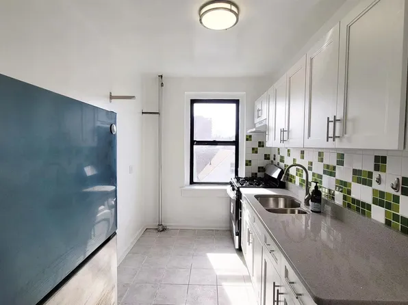 62-64 Saunders Street #4F, Rego Park, NY 11374