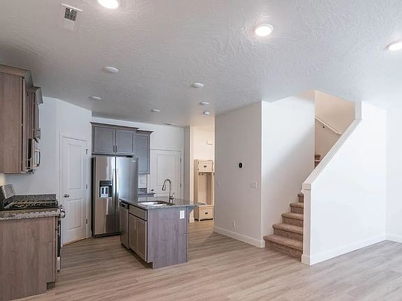 4th image of 5761 S Carnelian Pkwy