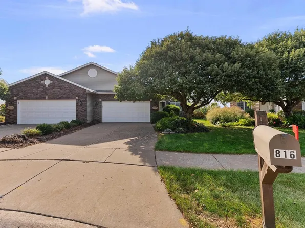 816 Falcon Dr, Leclaire, IA 52753