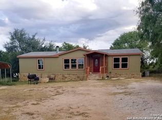 390 Mary Ann Dr, Lytle, TX 78052