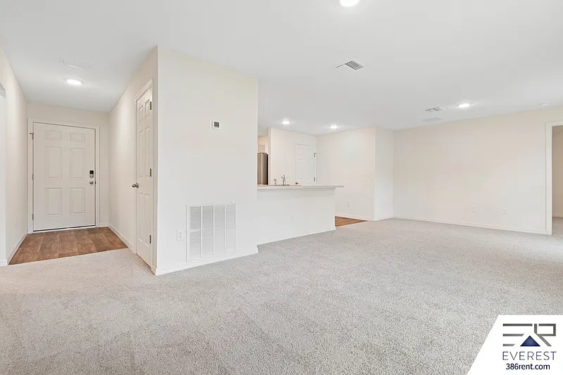 3 bed, 2.0 bath, 1743 sqft, $1,900 — Photo 4