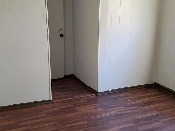 5th image of 618 Stewart Ct #B