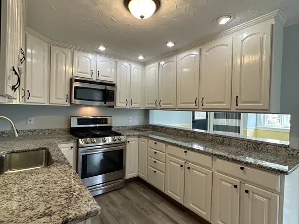 154 S Main St Unit 1, Acushnet, MA 02743