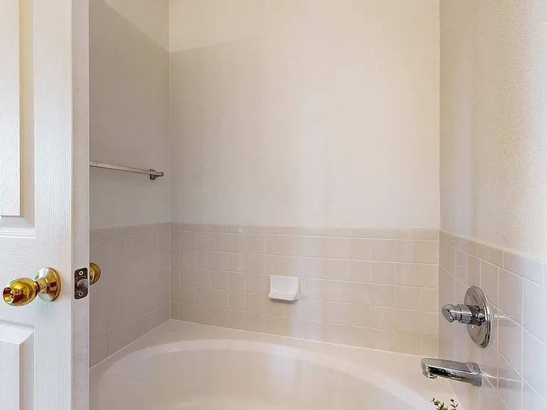 2560 Concord Cir — Photo 17