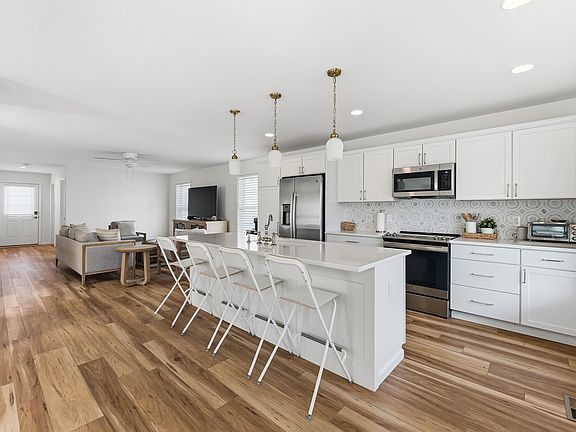 5th image of 330 Evergreen Ave