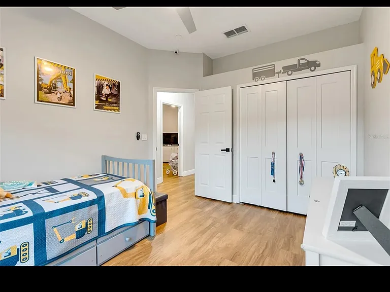 2707 Scarborough Dr — Photo 17