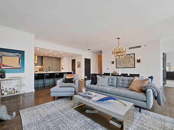 4th image of 21 E Huron St APT 1803