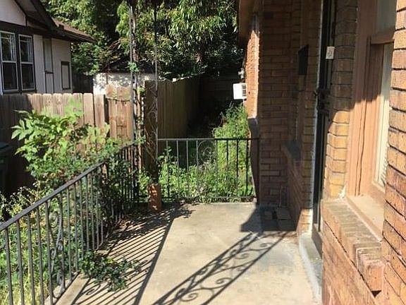 2nd image of 829 Maury St