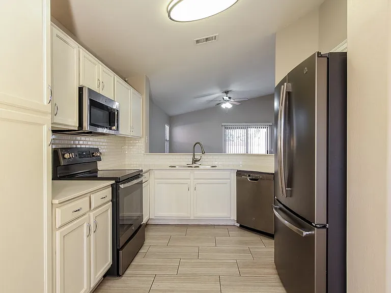 2525 S 109th Dr — Photo 8