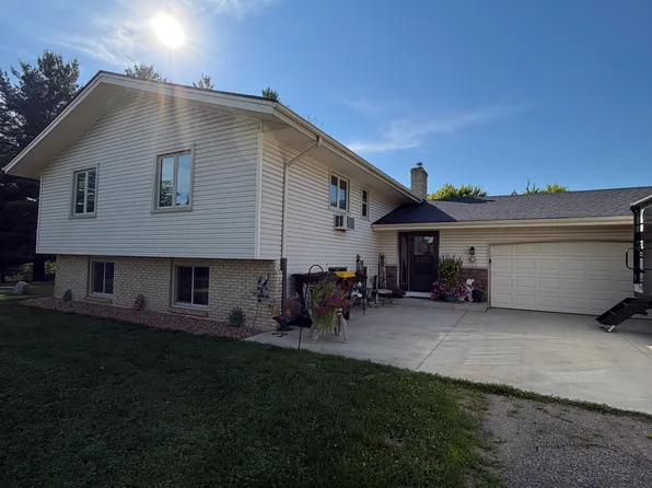 9960 Livery Ln, Lakeville, MN 55044
