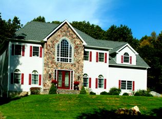 7 Little Pond Ln, Carmel, NY 10512