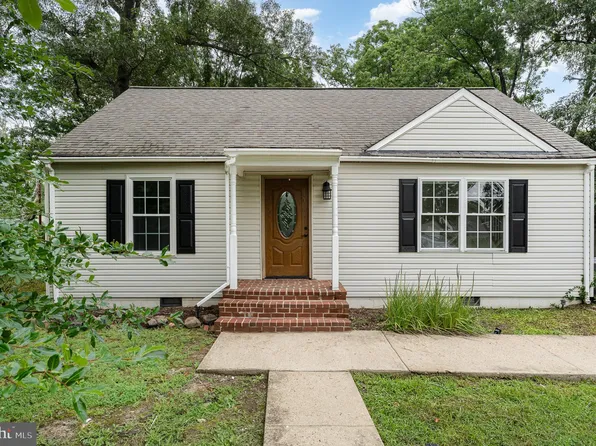 26 Randolph Rd, Fredericksburg, VA 22405