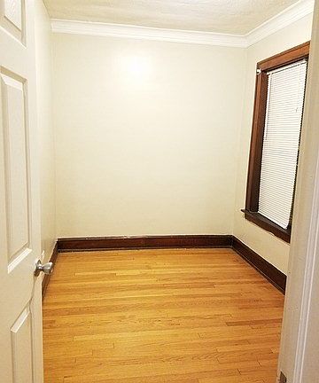 4th image of 5911 S Sacramento Ave #1