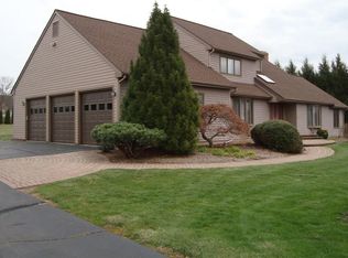 28 Partridge Mdw, West Suffield, CT 06093