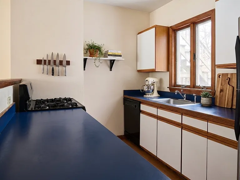 1 Glover Ct #1 — Photo 2