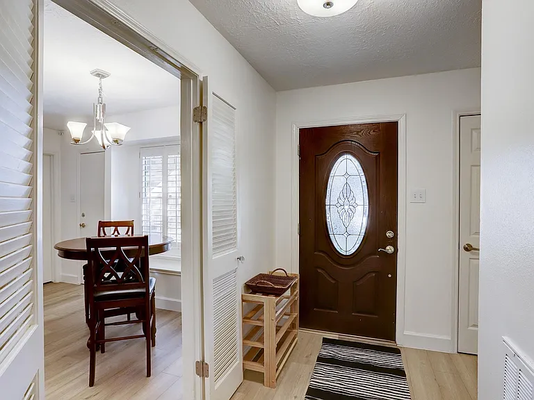 6819 Yardley Dr — Photo 2