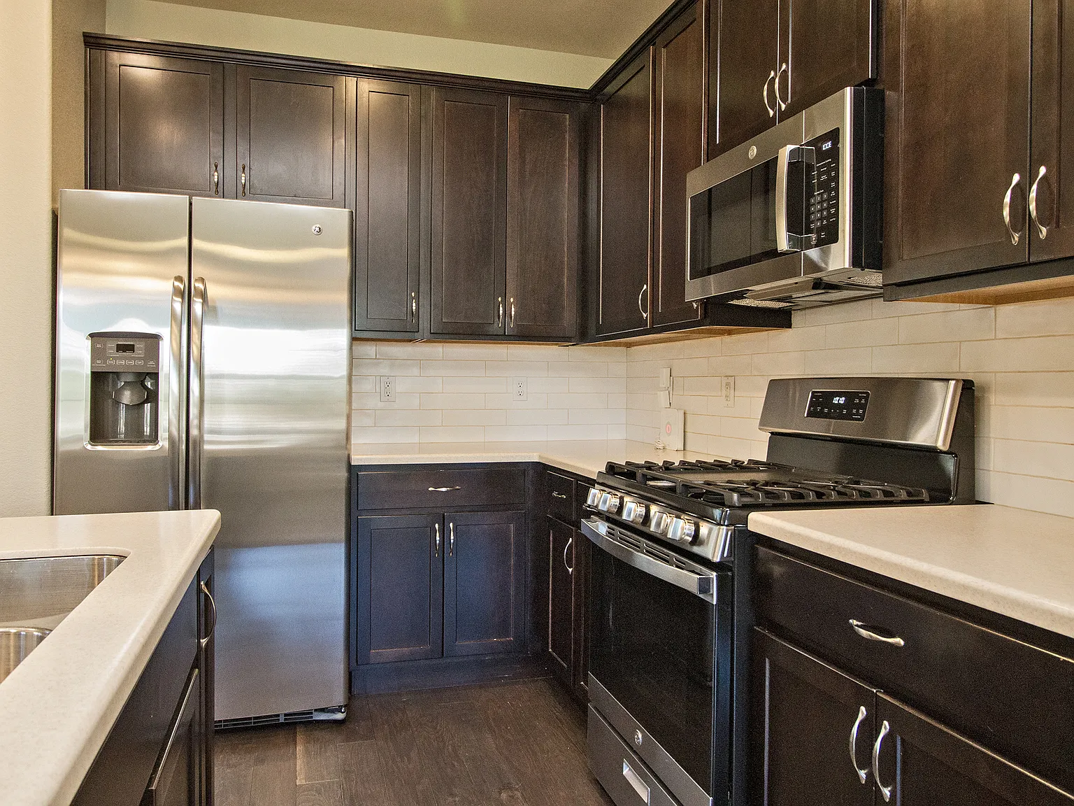3 bed, 2.5 bath, 1484 sqft, $2,650 — Photo 2