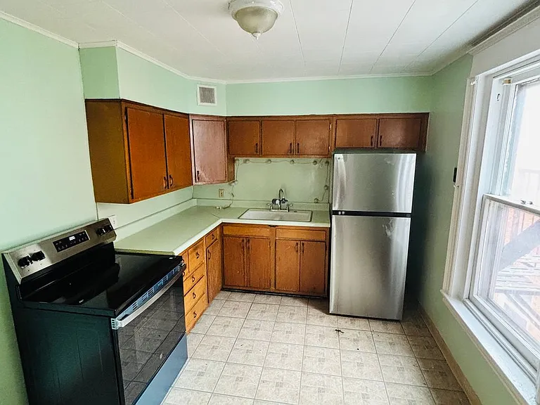 1517 W Turner St — Photo 5