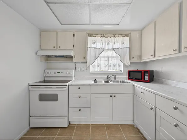 2833 Crosley Drive W #C, West Palm Beach, FL 33415
