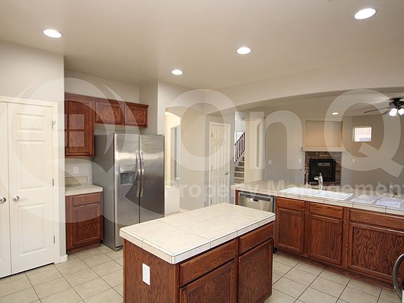 3rd image of 1820 W Macaw Dr