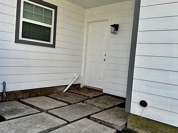 5th image of 3242 1st Ave S