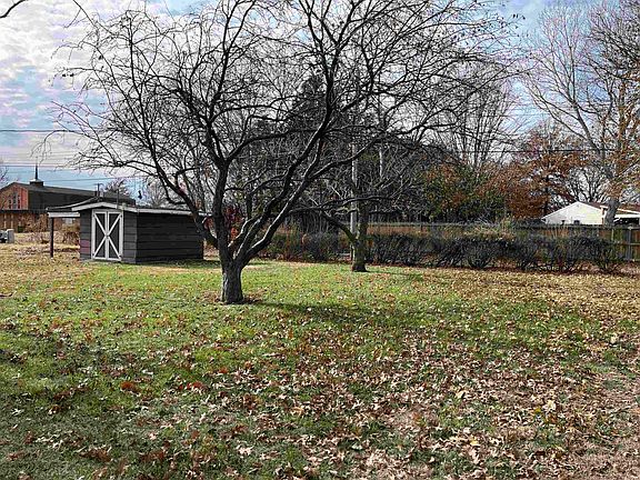4th image of 614 Circle Dr