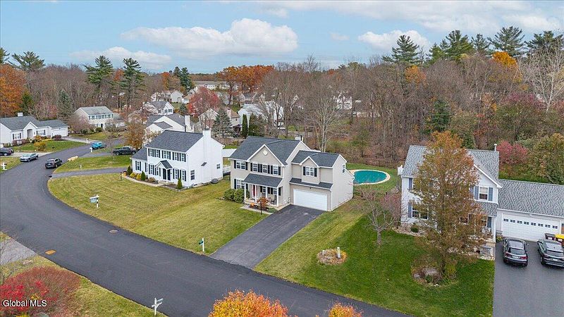 4th image of 712 Adams Circle