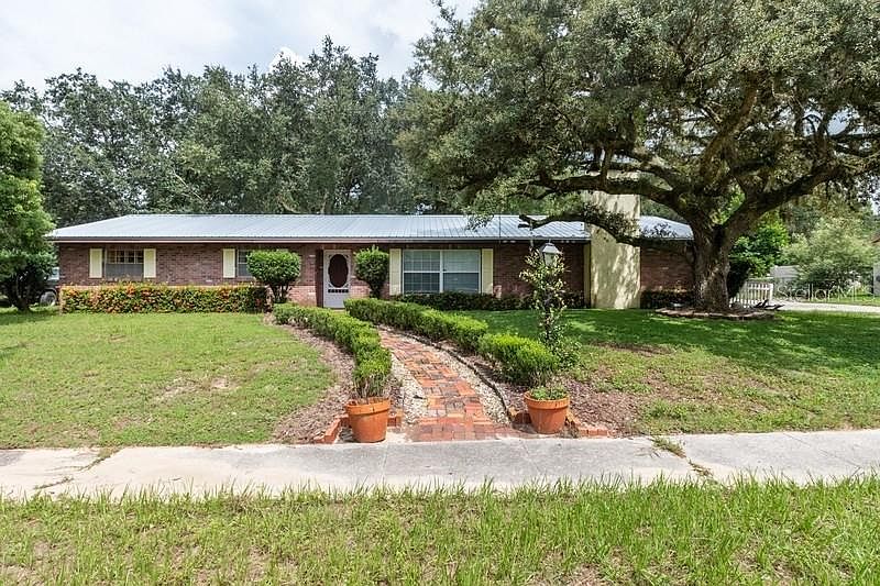 1st image of 647 Belleview Dr