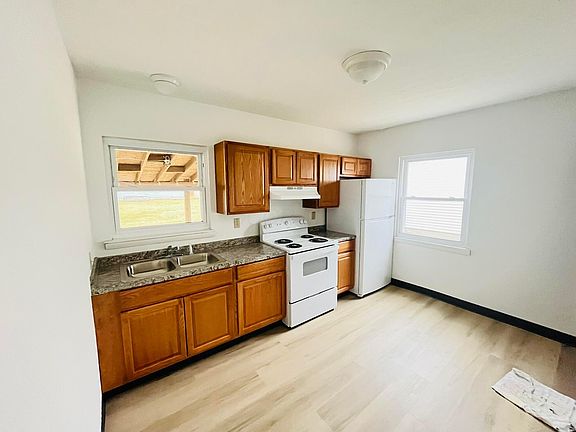 4th image of 56 Parker Ave