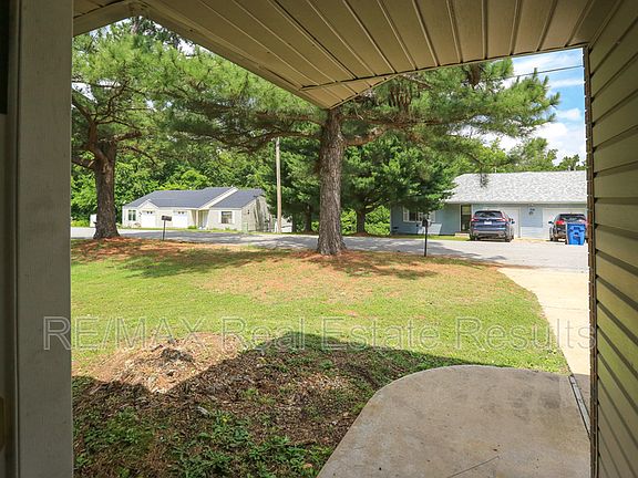 4th image of 205 White Oak Dr NE #C