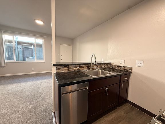 5th image of 2522 35th Ave #12