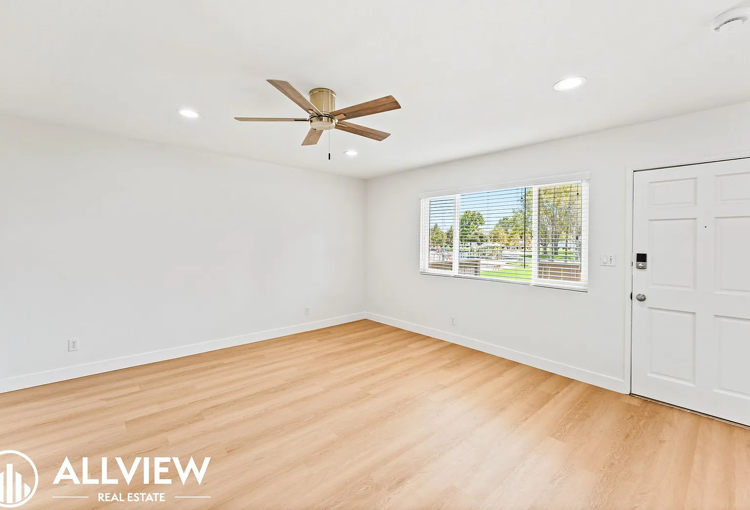 16731 Bartlett Lane — Photo 3