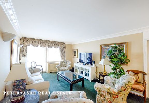 4th image of 220 E 65th St APT 18L